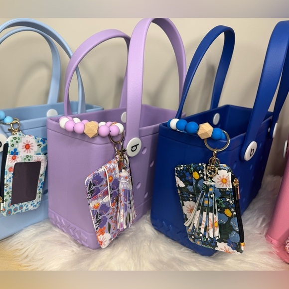 NWT Bogg compatible waterproof Wristlet Navy Floral OS - Picture 5 of 6